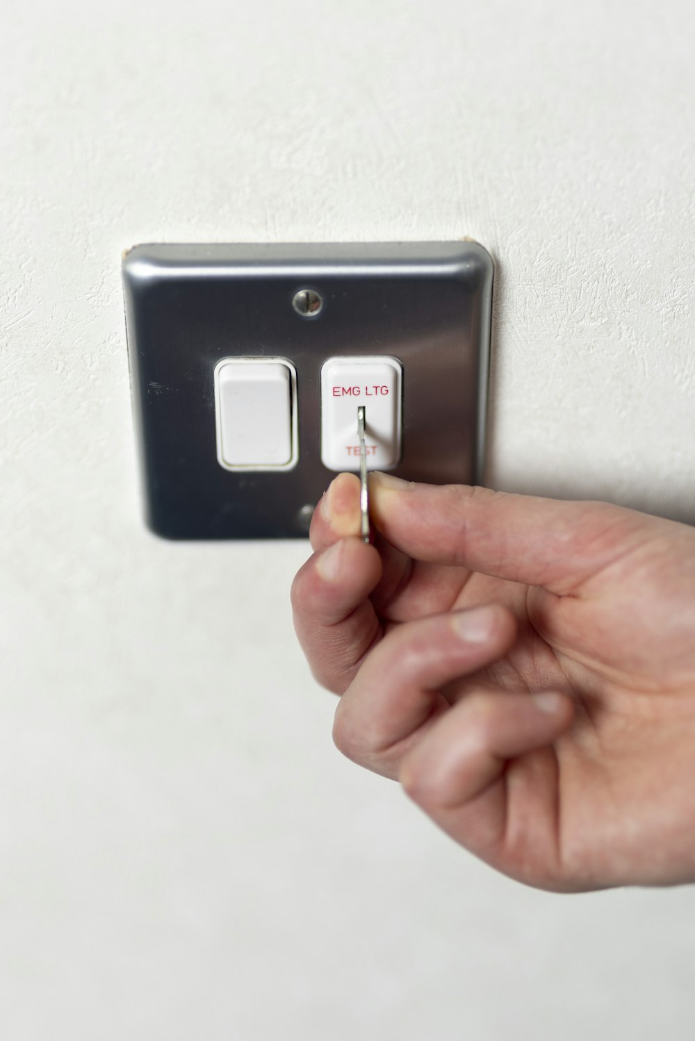 EMERGENCY LIGHTING DESIGNANDMAINTENANCE